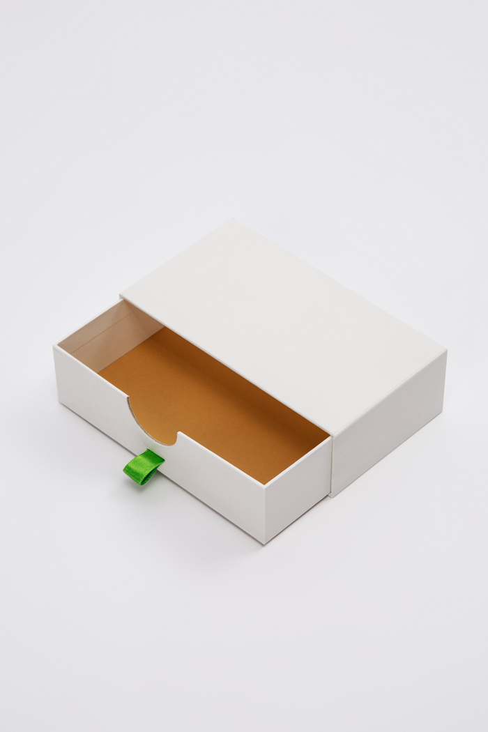 Box typologies: Wrapped drawer